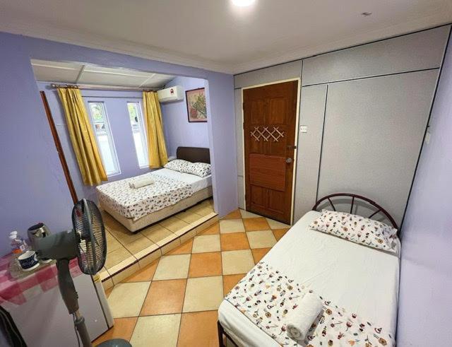 Merdeka Guest House 2 Кучинг Екстериор снимка