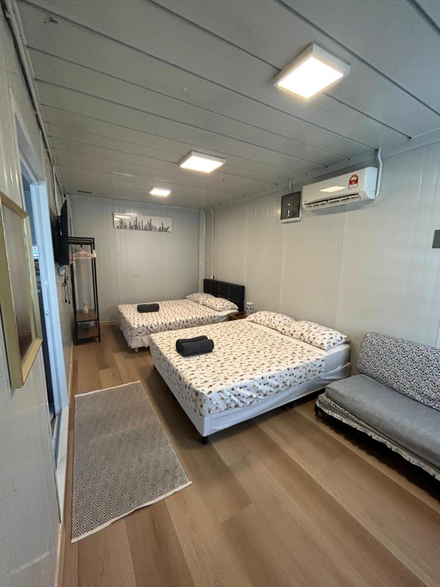 Merdeka Guest House 2 Кучинг Екстериор снимка