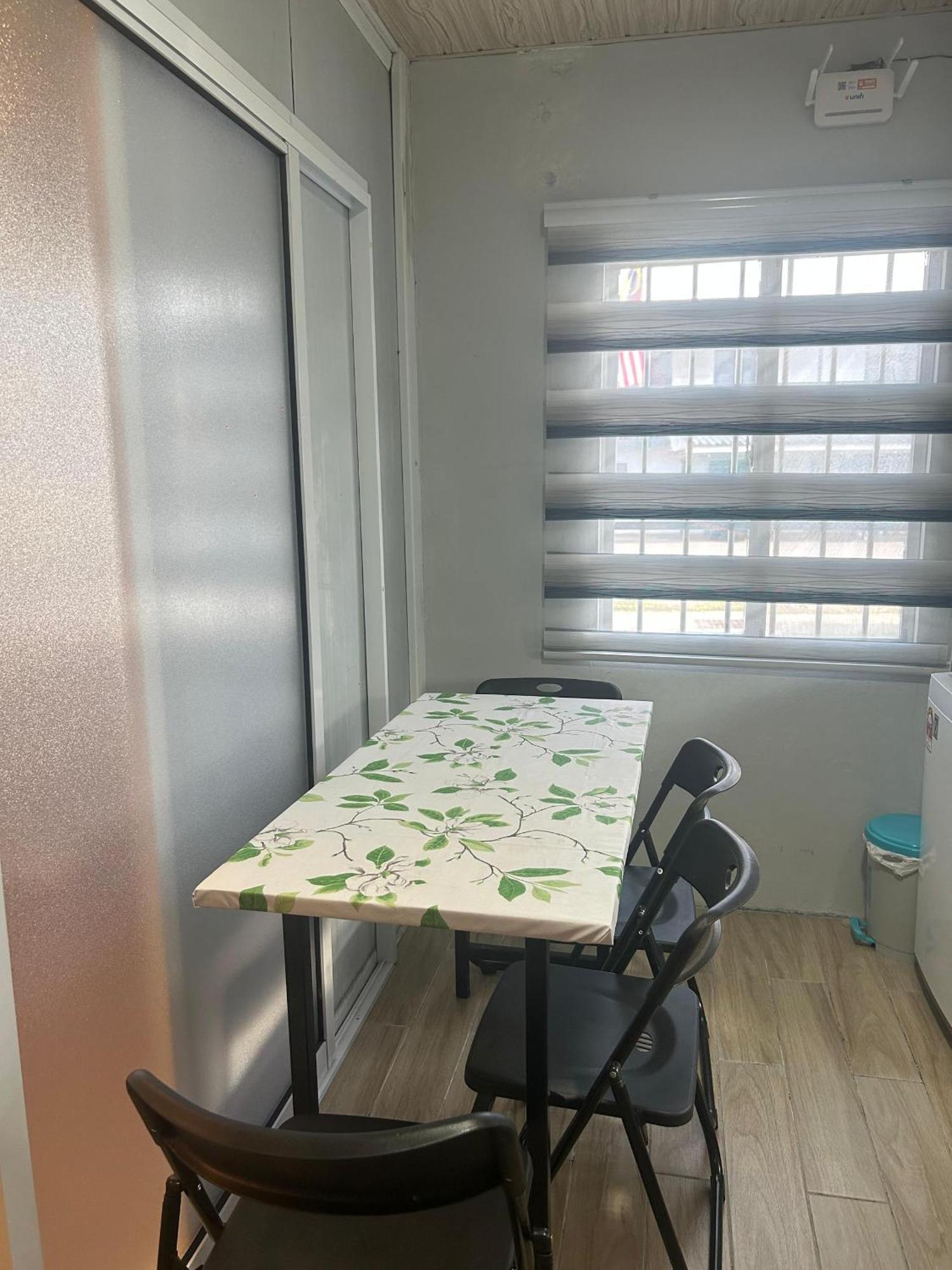 Merdeka Guest House 2 Кучинг Екстериор снимка