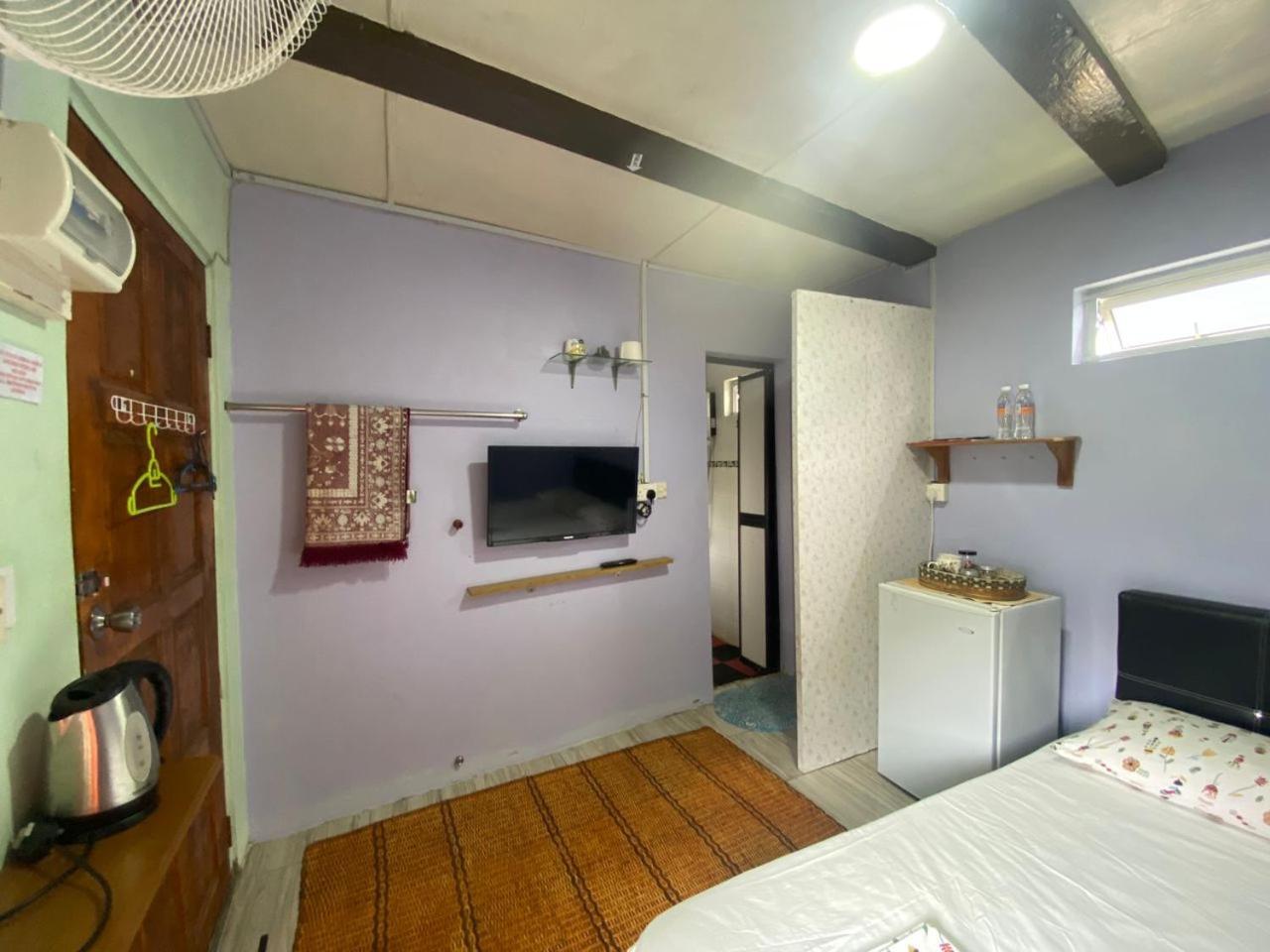 Merdeka Guest House 2 Кучинг Екстериор снимка