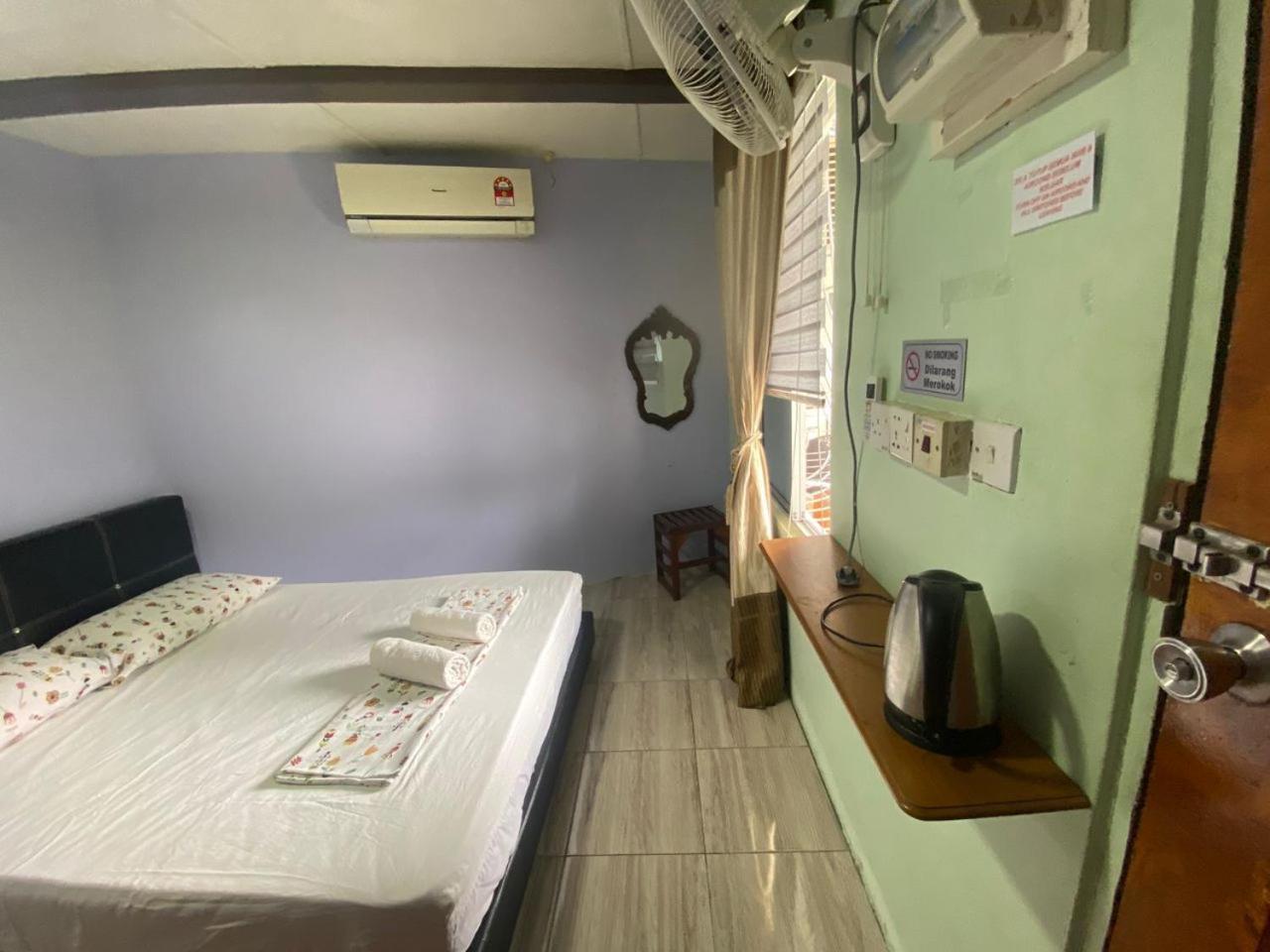 Merdeka Guest House 2 Кучинг Екстериор снимка