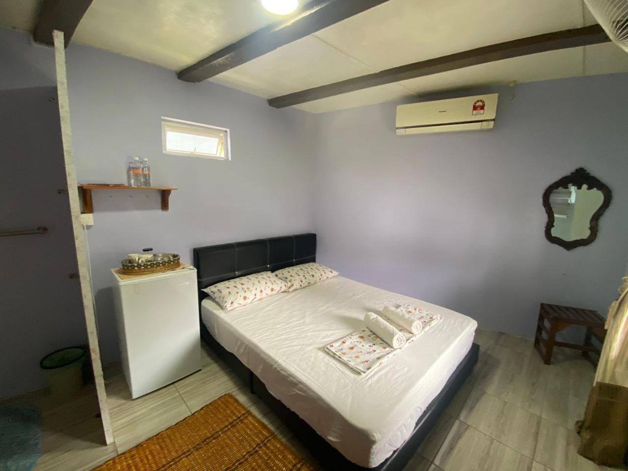 Merdeka Guest House 2 Кучинг Екстериор снимка