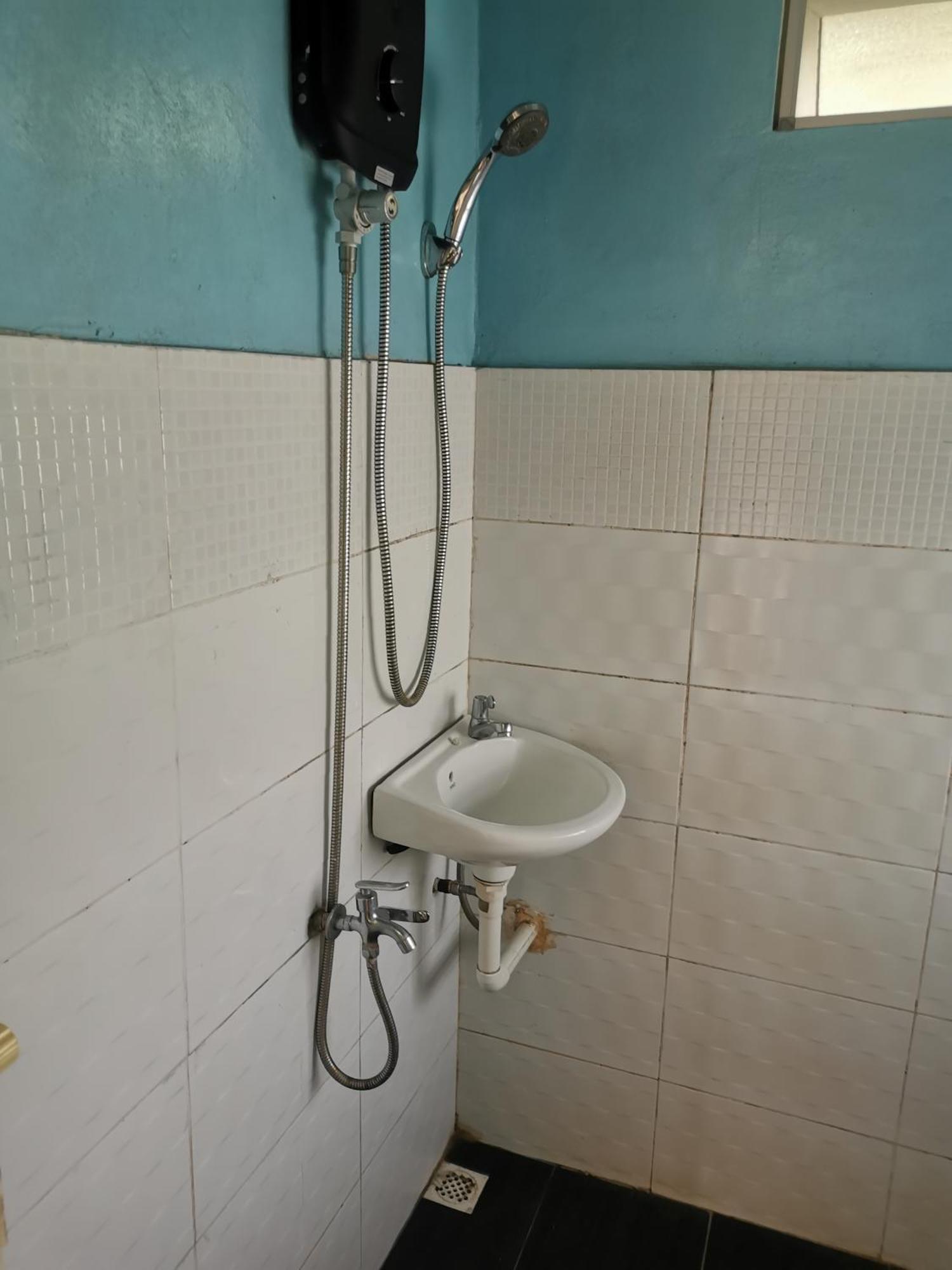 Merdeka Guest House 2 Кучинг Екстериор снимка