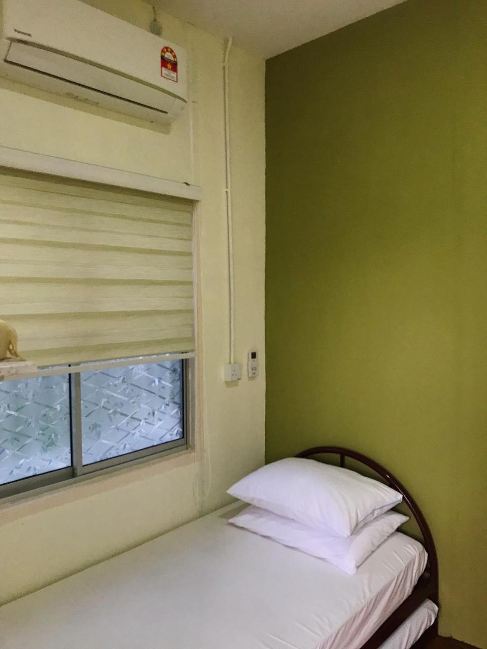 Merdeka Guest House 2 Кучинг Екстериор снимка