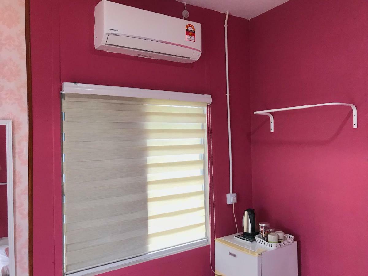 Merdeka Guest House 2 Кучинг Екстериор снимка