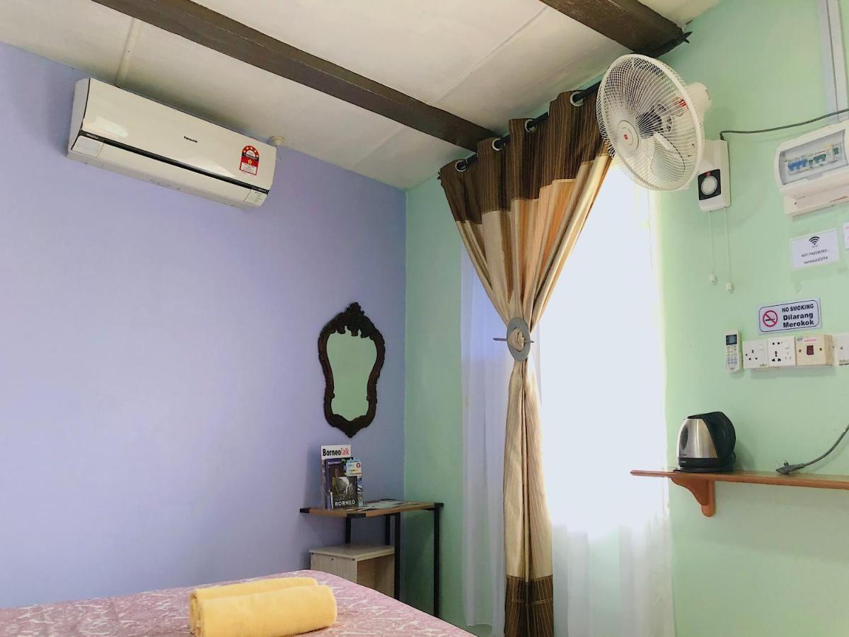Merdeka Guest House 2 Кучинг Екстериор снимка